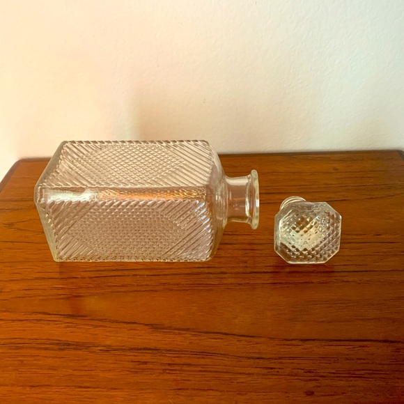 Square Clear Cut Glass Decanter Whiskey Vintage - Picture 2 of 2